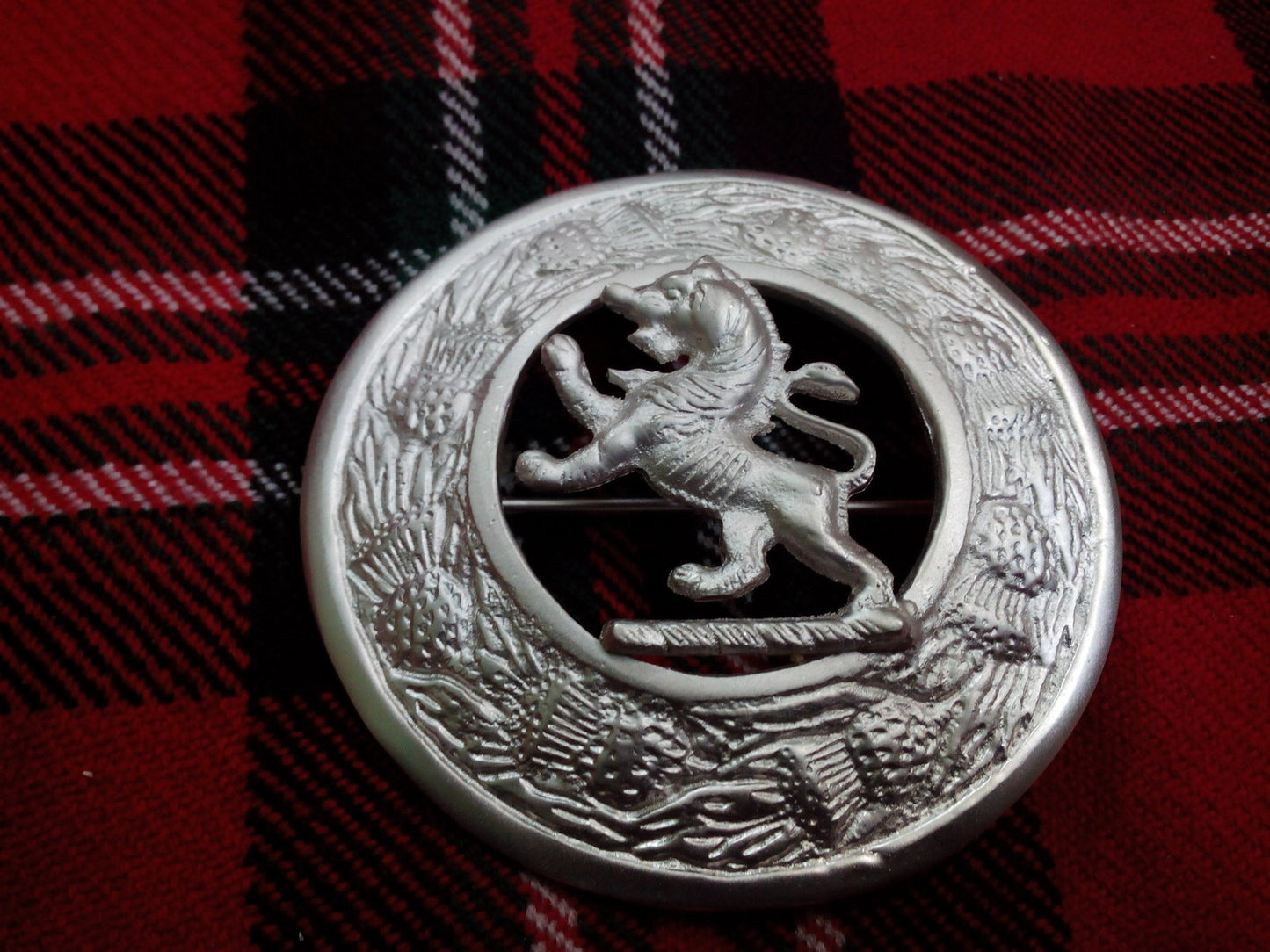 TC Scottish Lion Rampant Kilt Fly Plaid Brooch Silver Finish/Fly Plaid Brooches