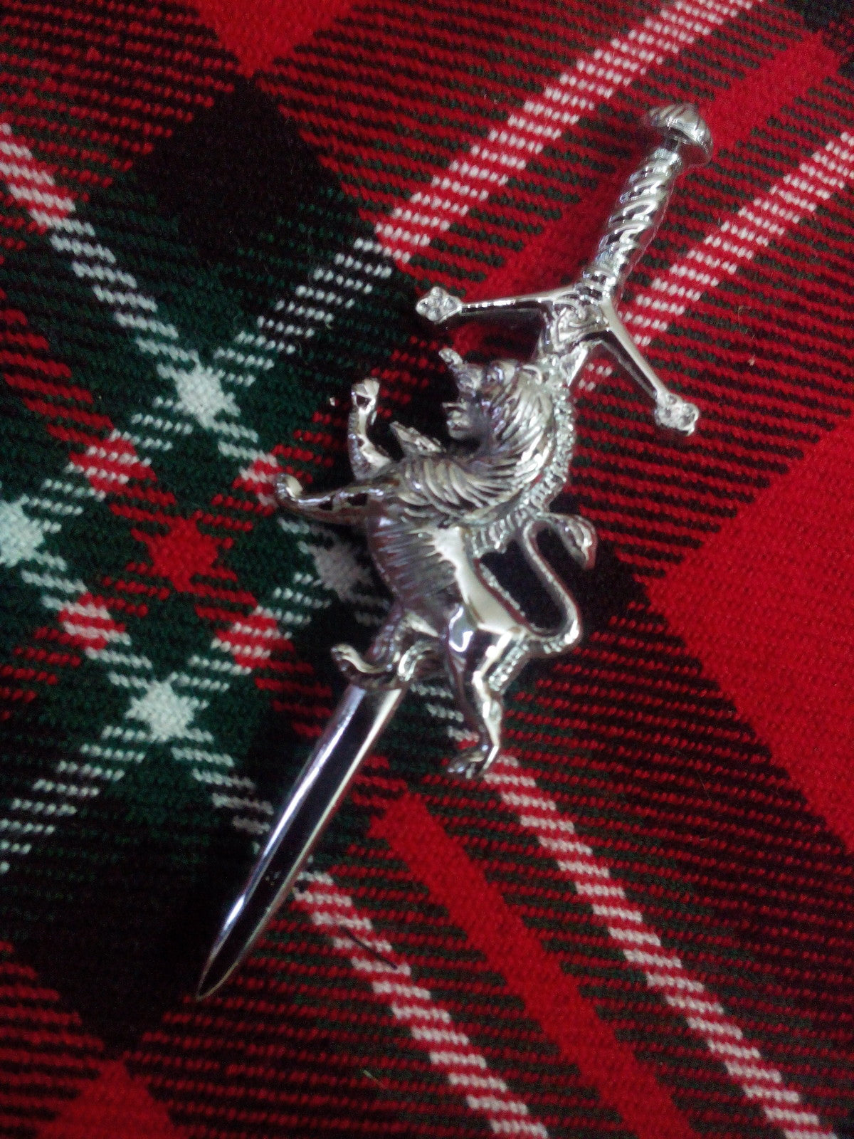 NEW SCOTTISH LION RAMPANT MOUNT KILT PIN/HIGHLAND SWORD LION KILT PIN/KILT PIN