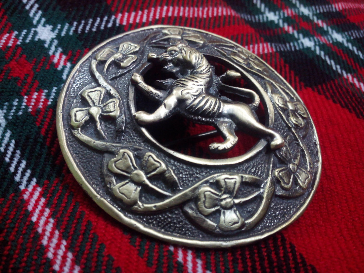 TC Men’s Kilt Fly Plaid Brooches Lion Rampant Antique/Scottish Thistle brooches