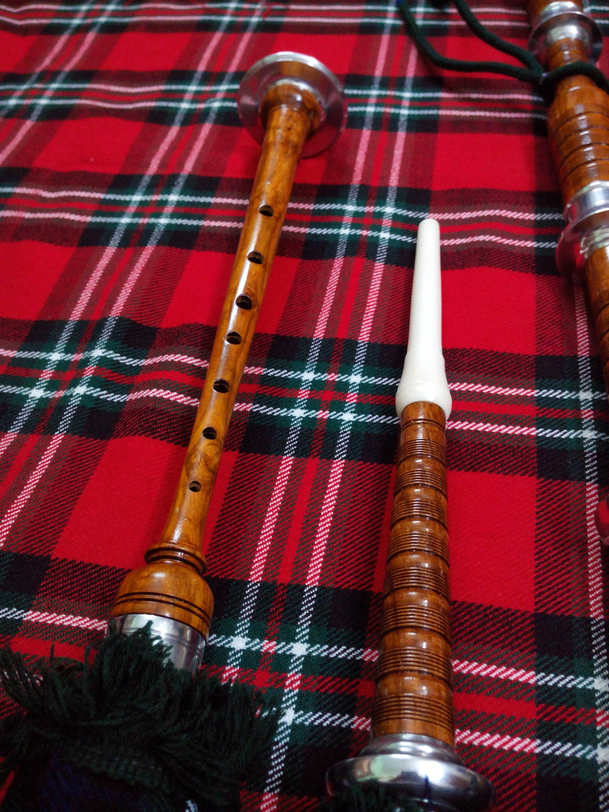 GREAT HIGHLAND BAGPIPE ROSEWOOD NATURAL COLOR SILVER MACKENZIE TARTAN