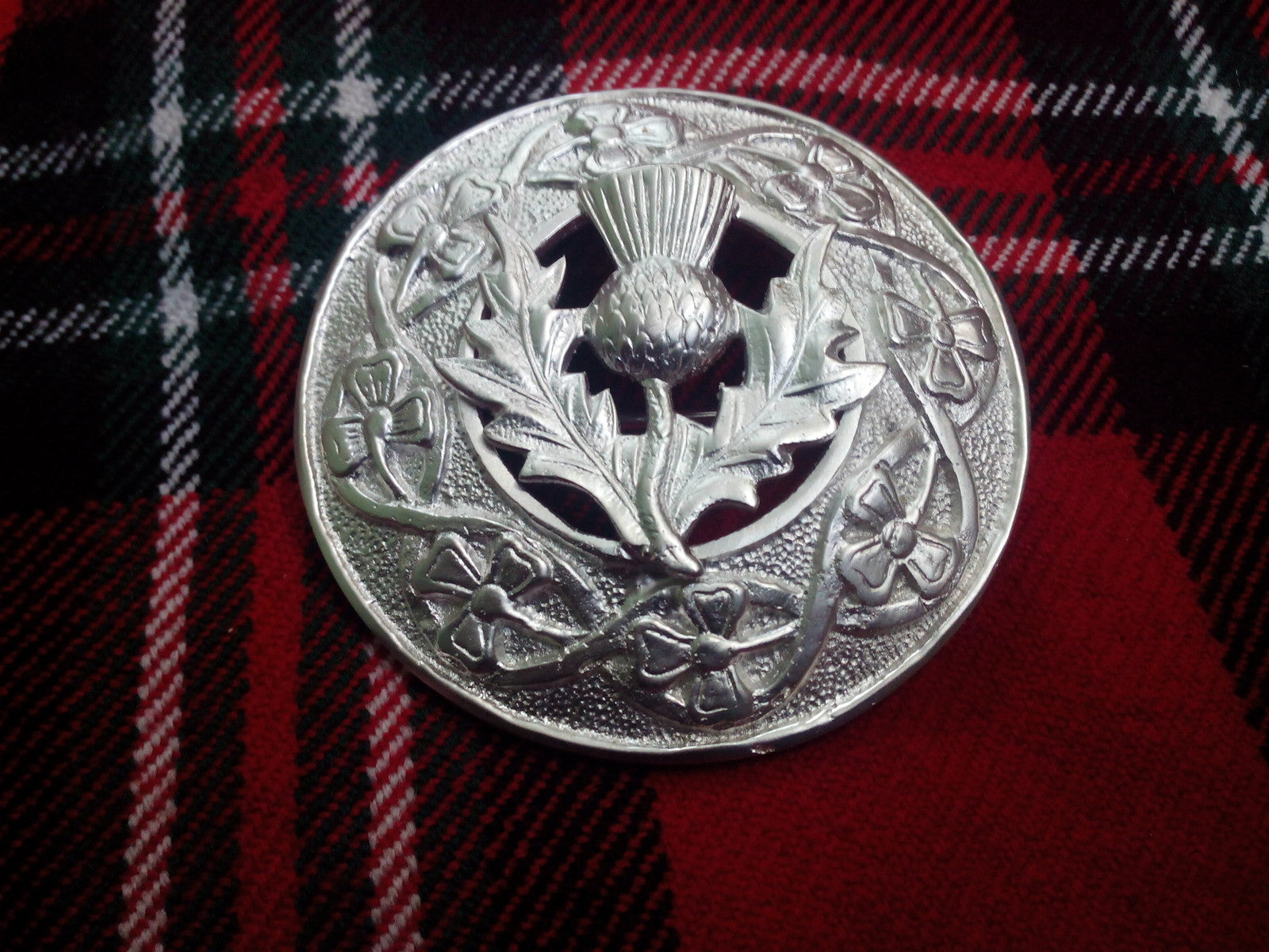 TC Men’s Scottish Kilt Fly Plaid Brooch Thistle Silver Plated/Fly Plaid Brooches