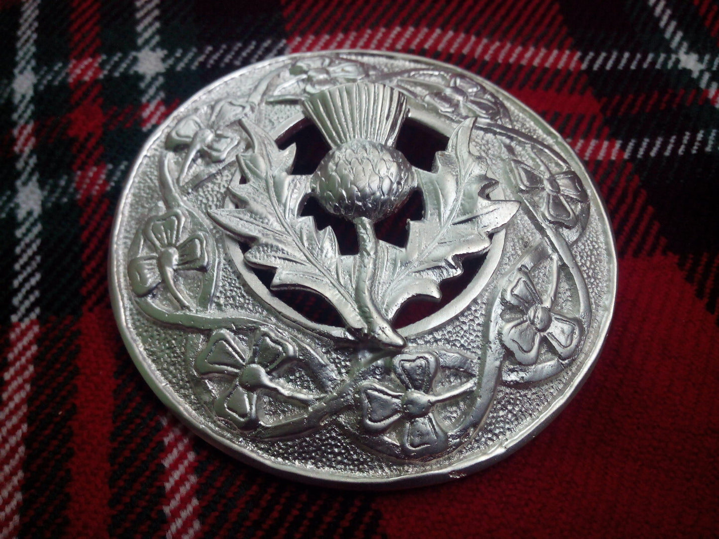 TC Men’s Scottish Kilt Fly Plaid Brooch Thistle Silver Plated/Fly Plaid Brooches