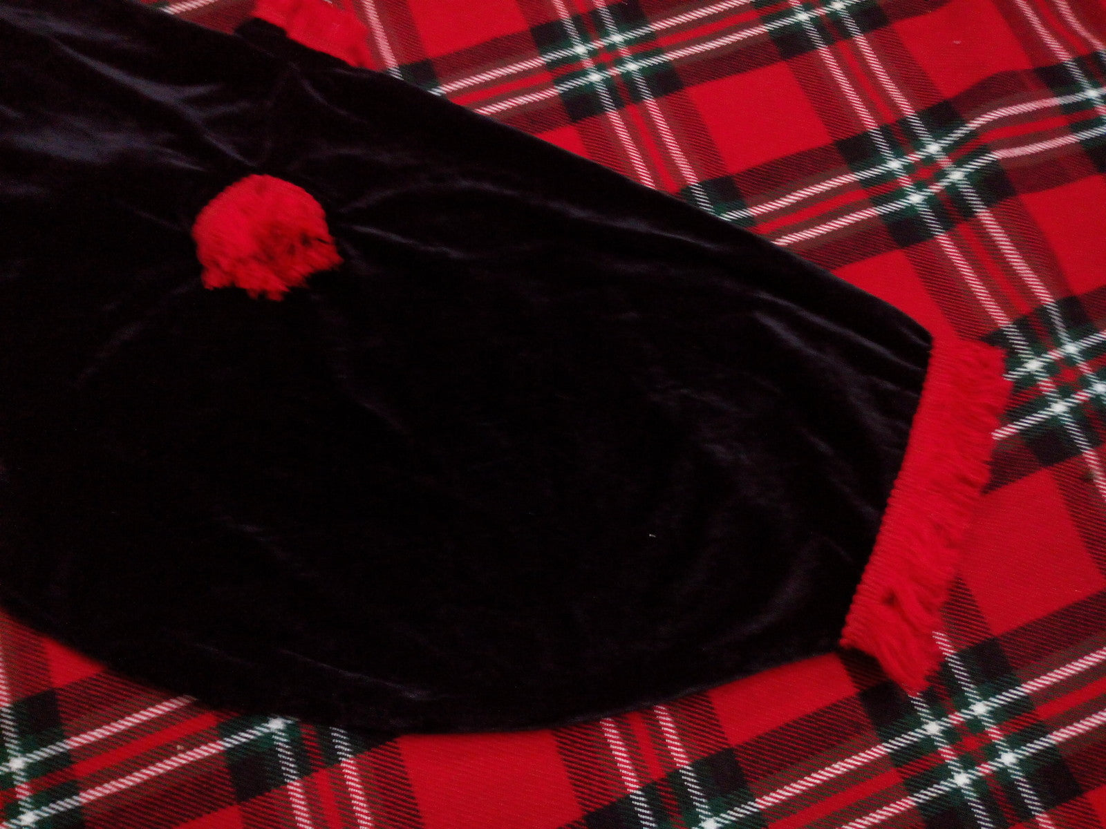 TC SCOTTISH GREAT HIGHLAND BAGPIPES BAG COVER BLACK VELVET & RED CORD/GAITA