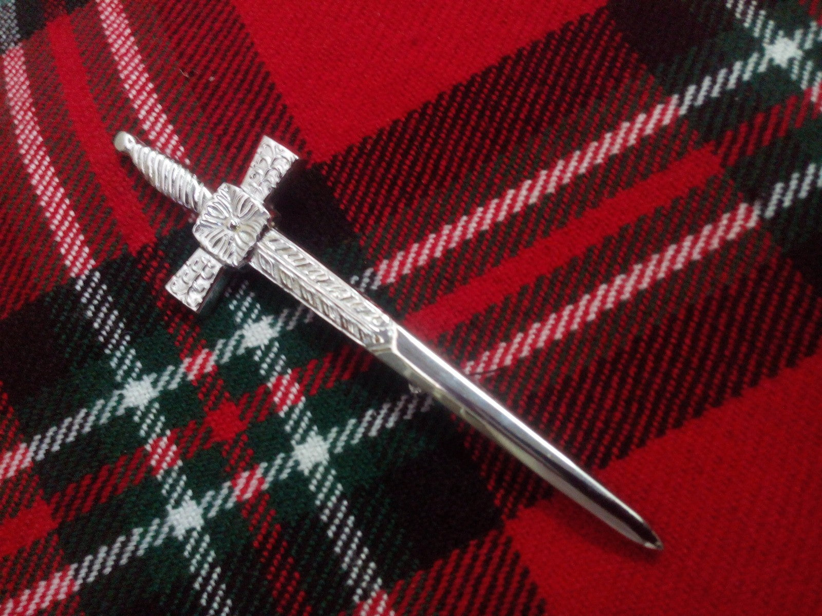 NEW SCOTTISH CELTIC BROADS WORD KILT PIN/SCOTTISH HIGHLAND CELTIC SWORD KILT PIN