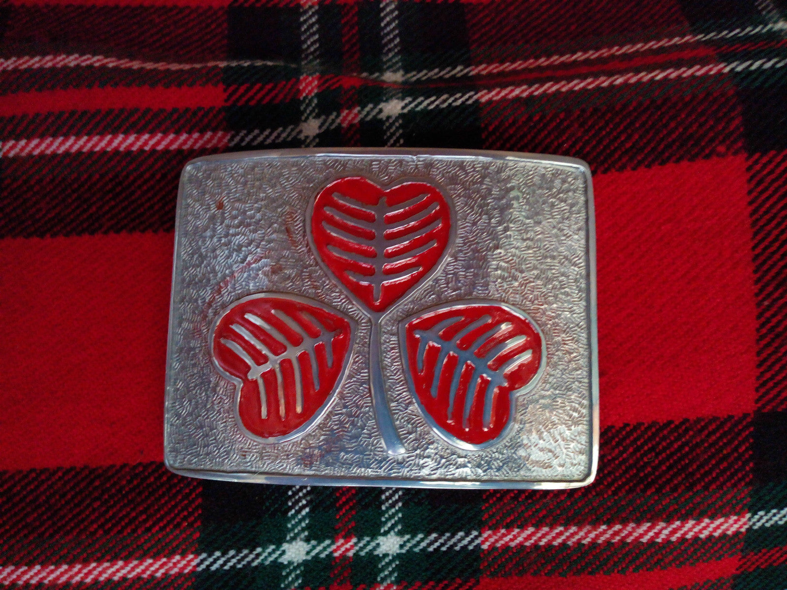 TC Men’s Kilt Belt Buckle Irish Shamrock Red Color/Irish Shamrock Kilt Buckle