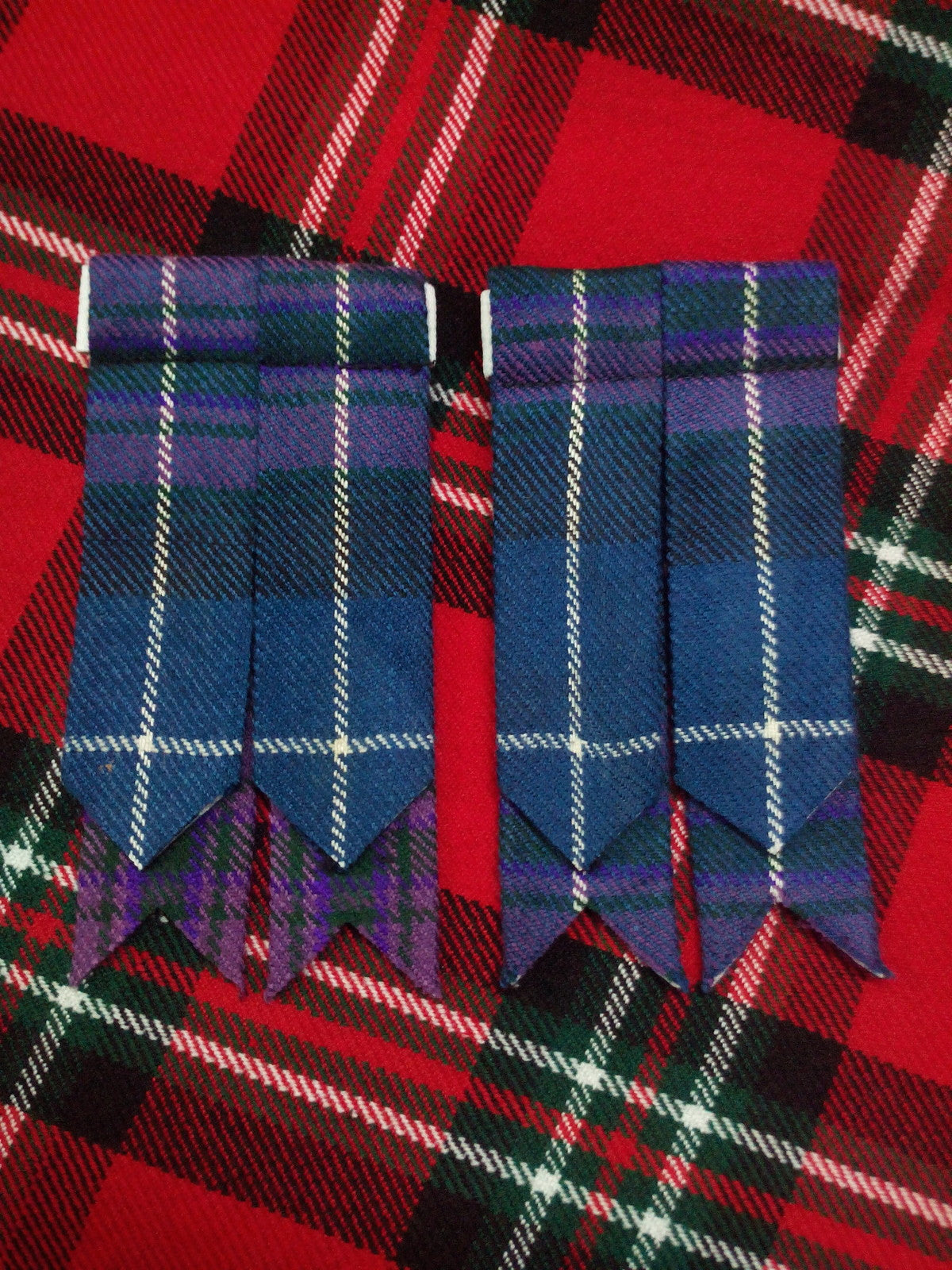 T C SCOTTISH TARTAN KILT HOSE FLASHES PRIDE OF SCOTLAND/HONOUR OF SCOTLAND KILTS