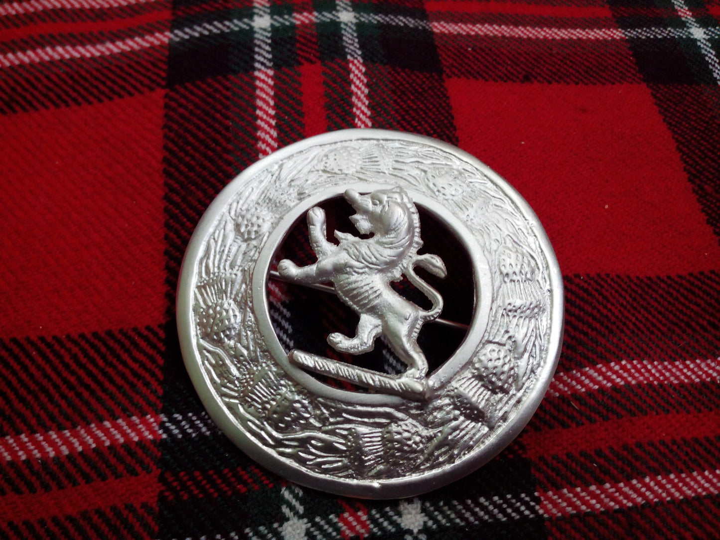 TC Scottish Lion Rampant Kilt Fly Plaid Brooch Silver Finish/Fly Plaid Brooches