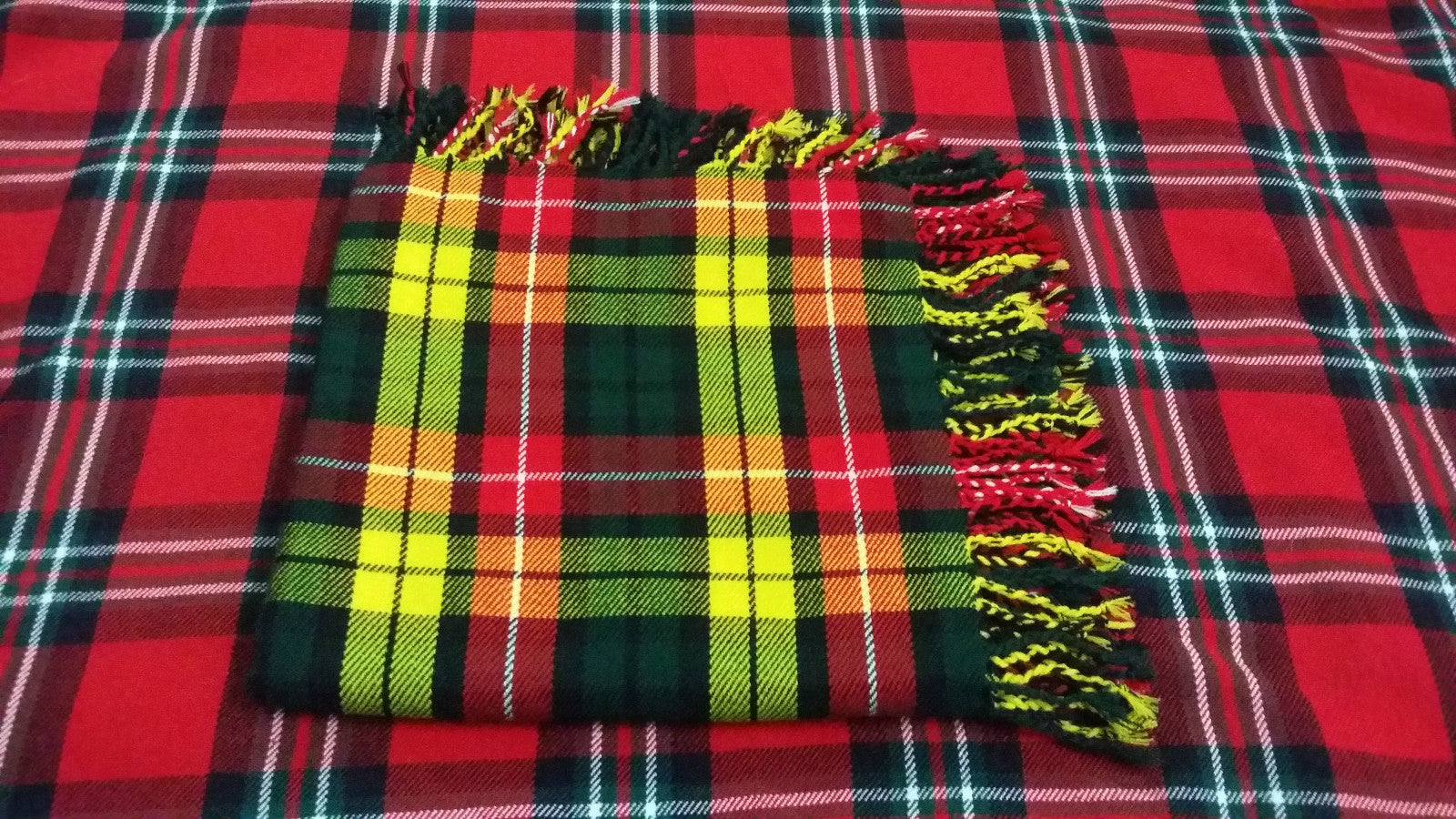 TC Mens Scottish Fly Plaid Buchanan Tartan 48"x48"/Buchanan tartan Kilt Plaid