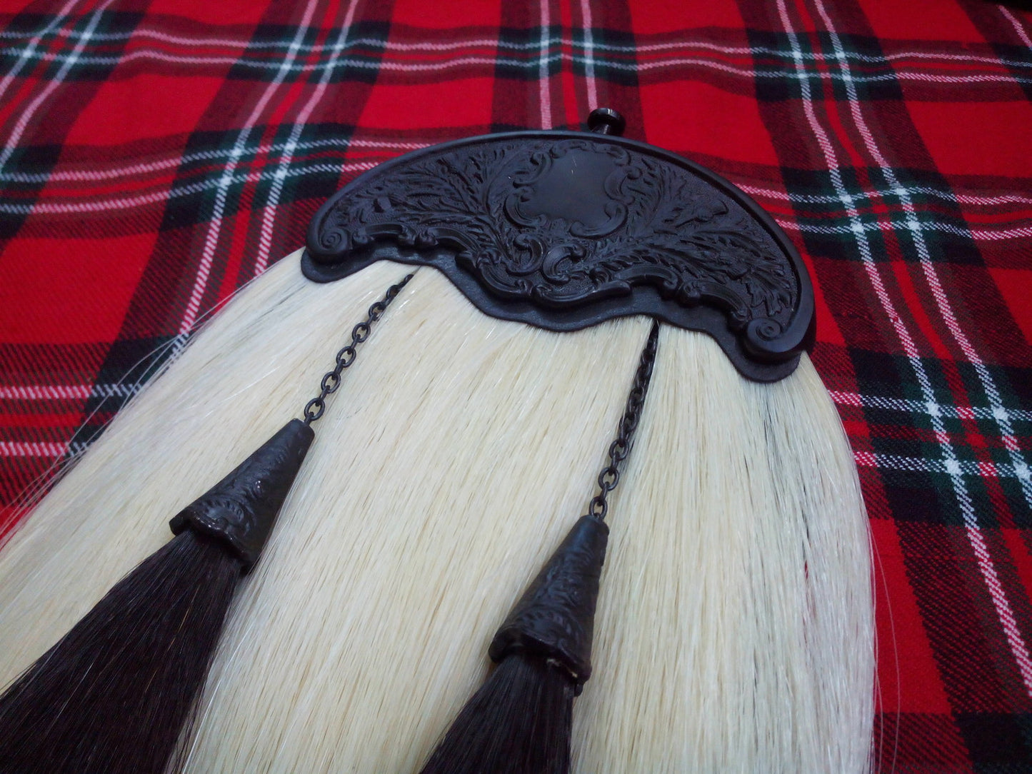 TC Men's Kilt Sporran White Horse Hair Celtic Thistle Cantle Jet Black Finish