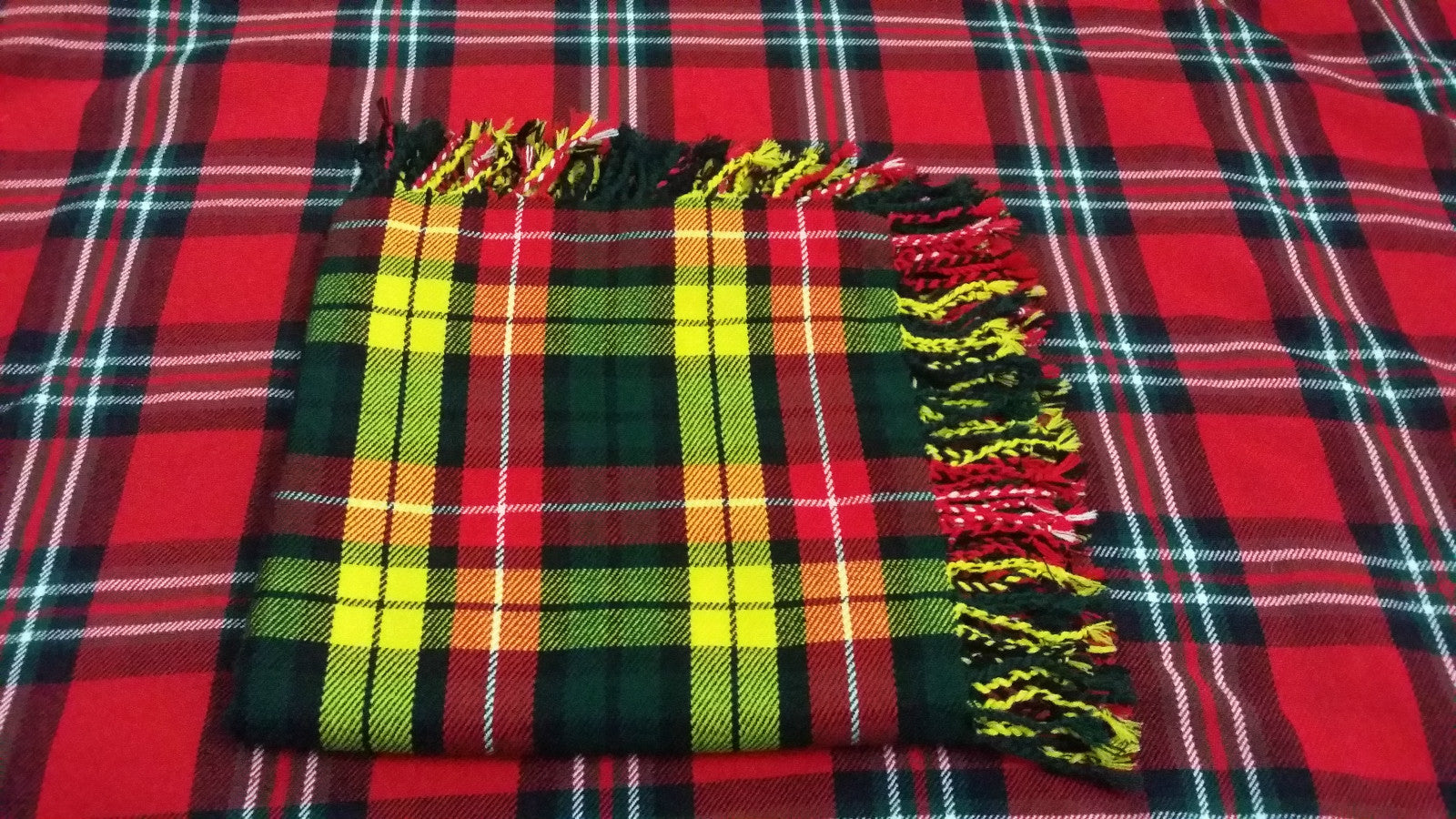 TC Mens Scottish Fly Plaid Buchanan Tartan 48"x48"/Buchanan tartan Kilt Plaid