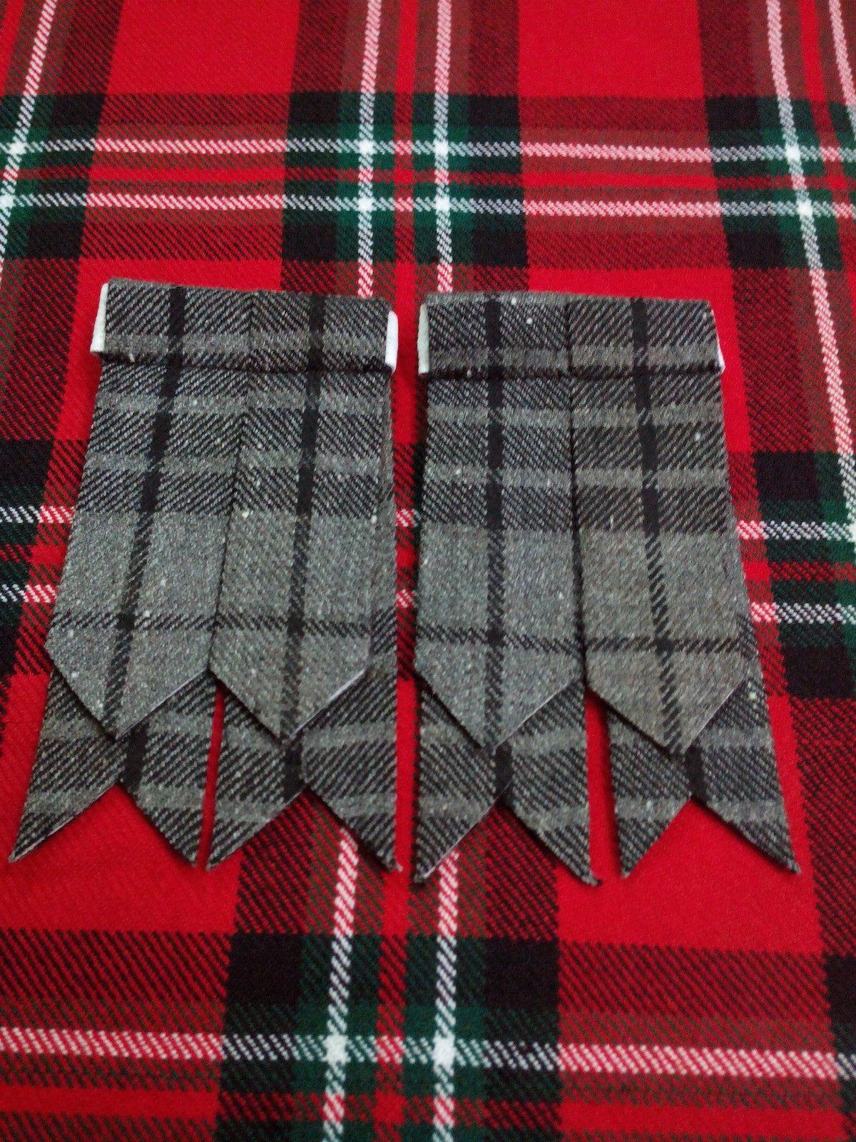 TC Men’s Kilt Hose Flashes Gray Watch Tartan/Grey watch tartan Kilt Flashes L