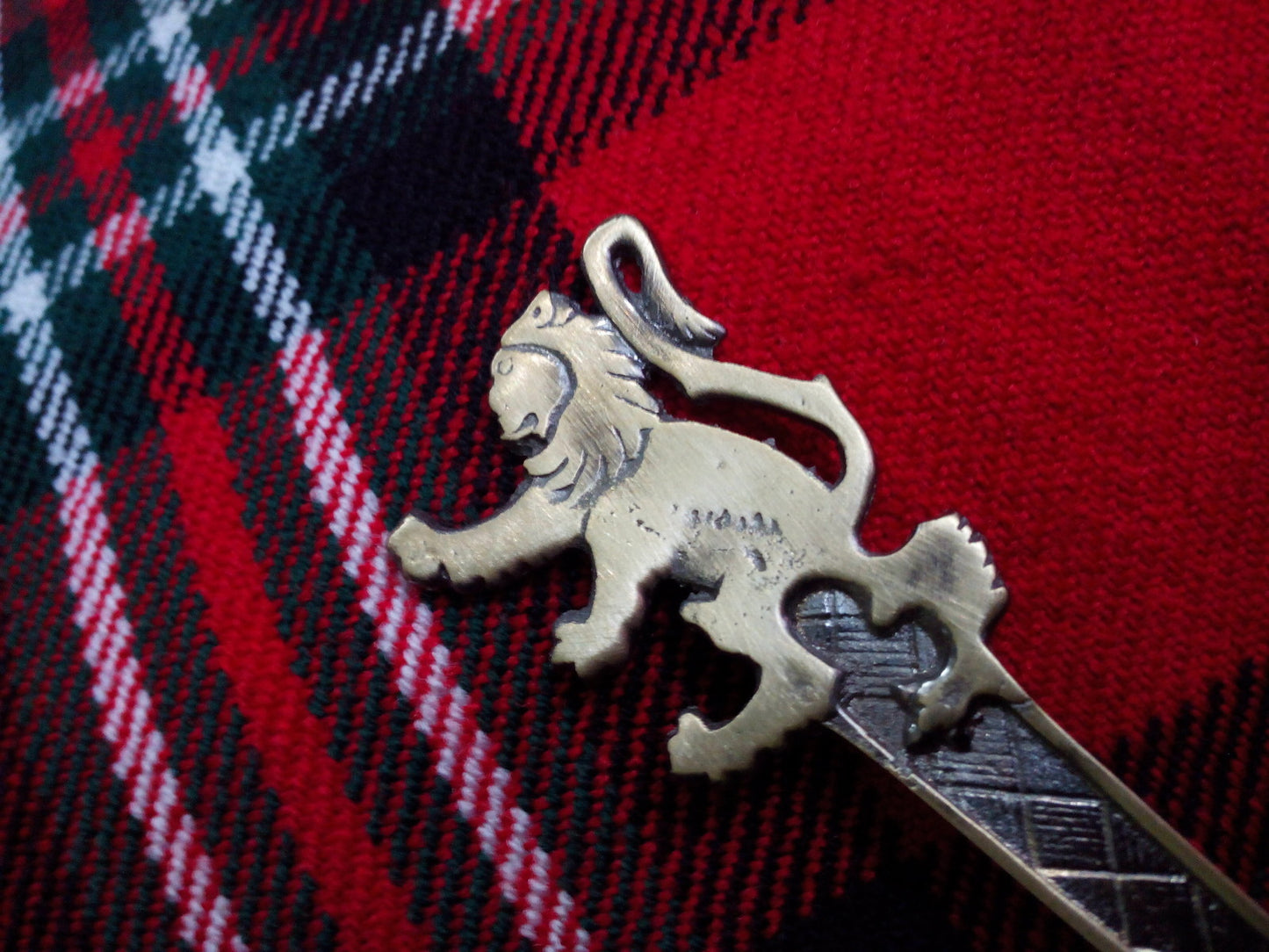 TC NEW KILT PIN RAMPANT LION DESIGN/LION RAMPANT KILT PINS ANTIQUE FINISH/KILT
