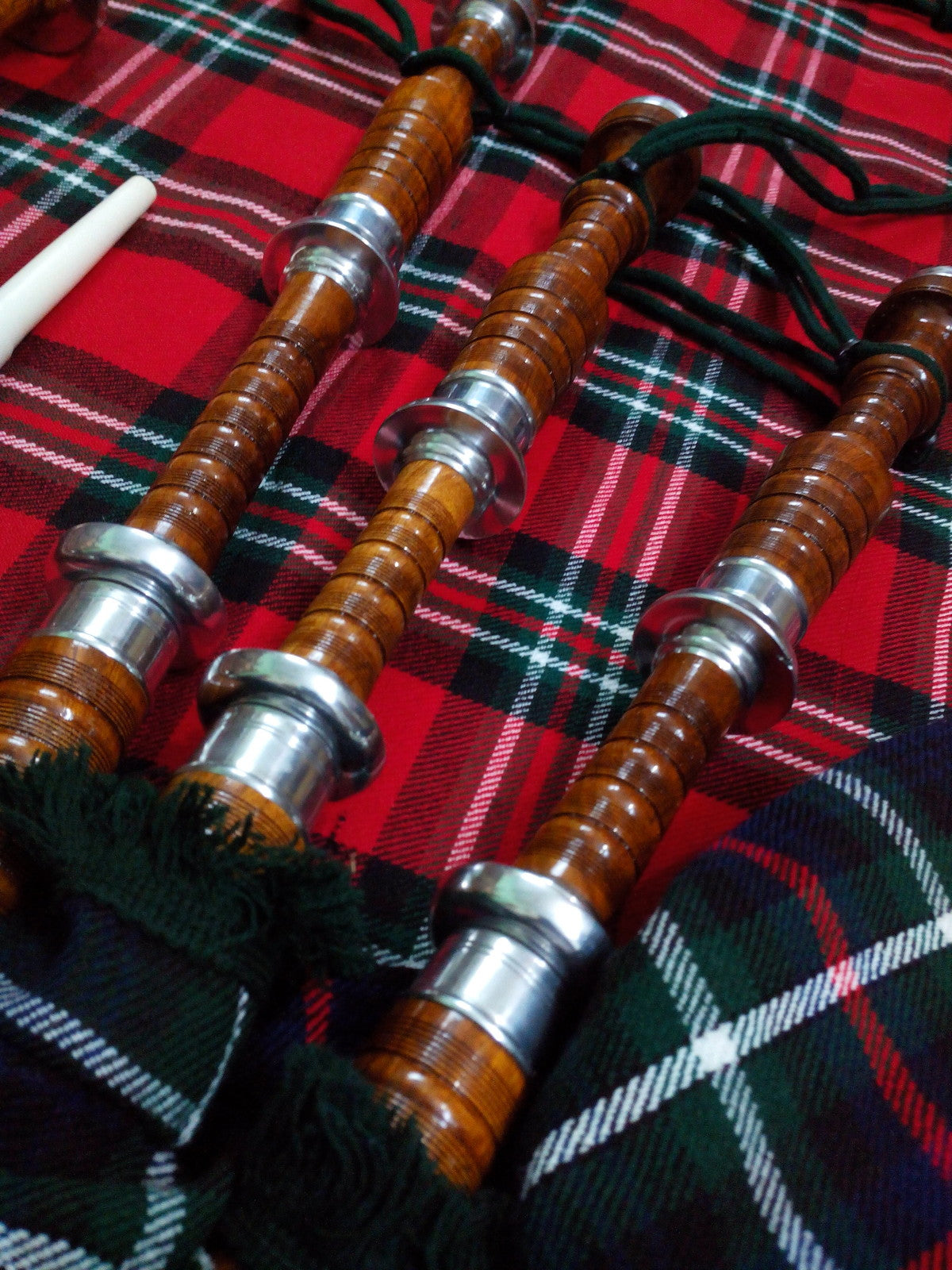 GREAT HIGHLAND BAGPIPE ROSEWOOD NATURAL COLOR SILVER MACKENZIE TARTAN