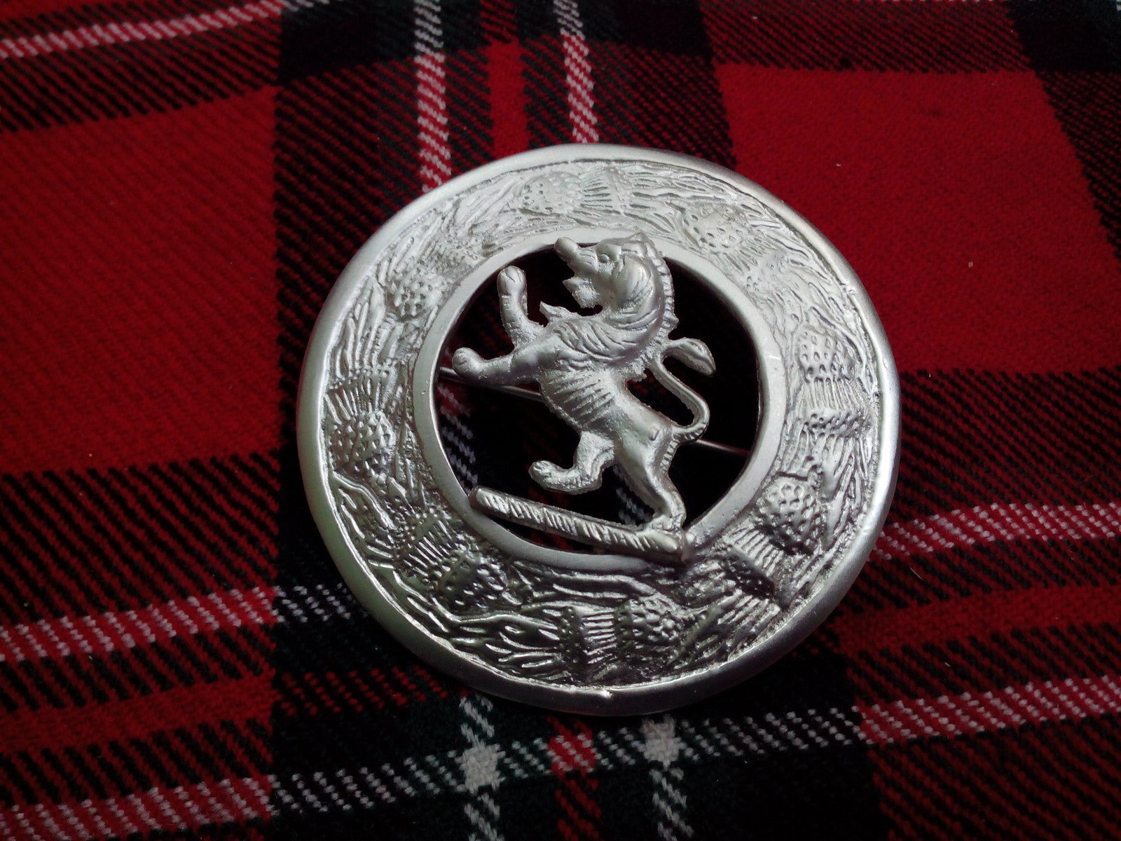 TC Scottish Lion Rampant Kilt Fly Plaid Brooch Silver Finish/Fly Plaid Brooches