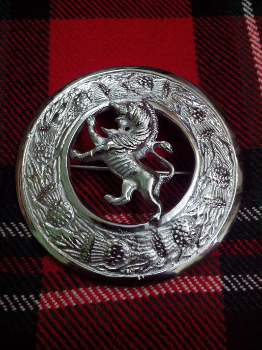 KILT FLY PLAID BROOCH LION RAMPANT THISTLE BORDER CHROME FINISH/SCOTTISH LION