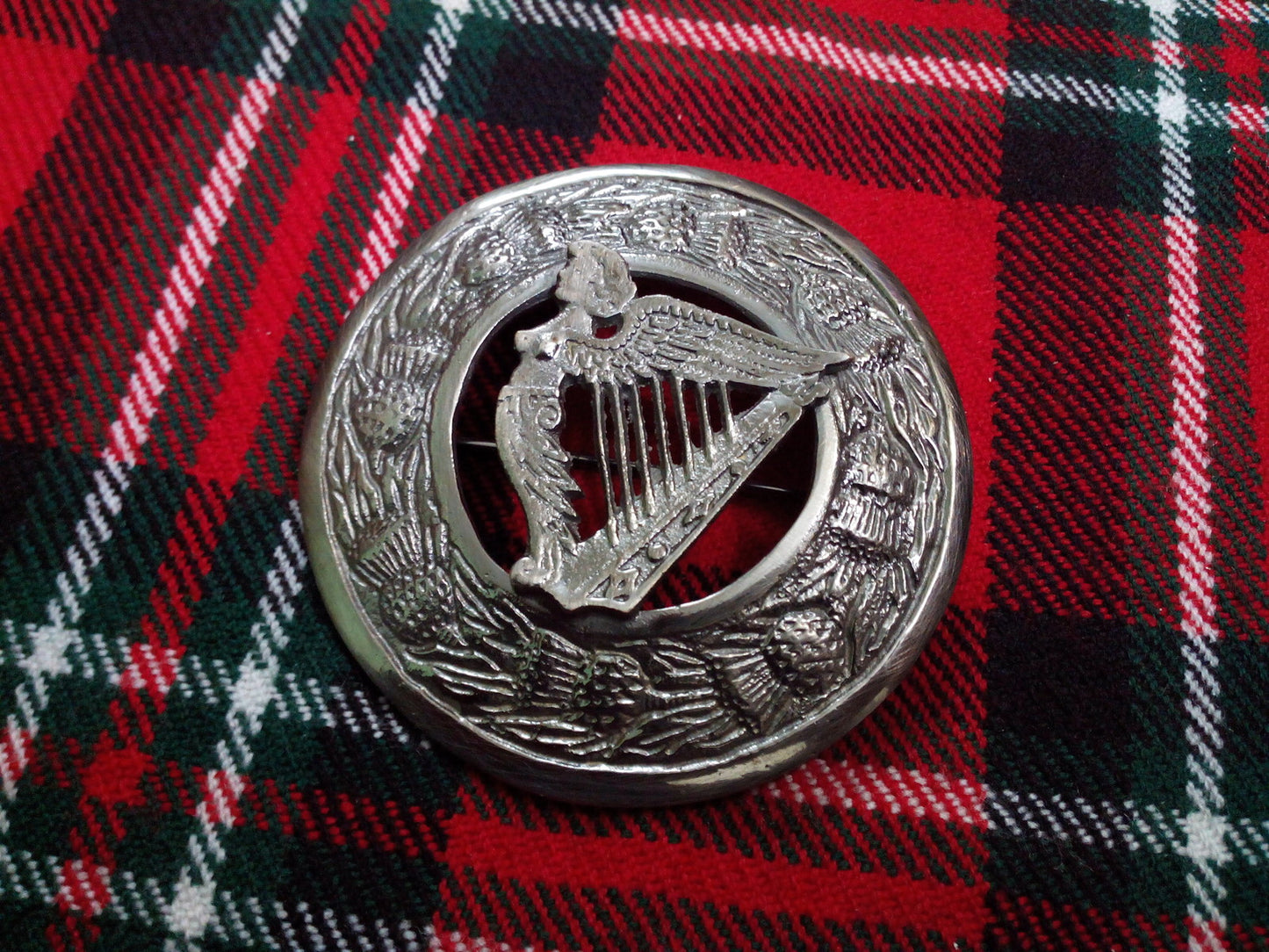 TC Men’s Kilt Fly Plaid Brooch Irish Harp Chrome Finish/Celtic Harp Brooches